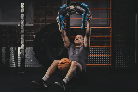 Wymach w stylu bulgarian bag z piłką lekarską Basket Bullet