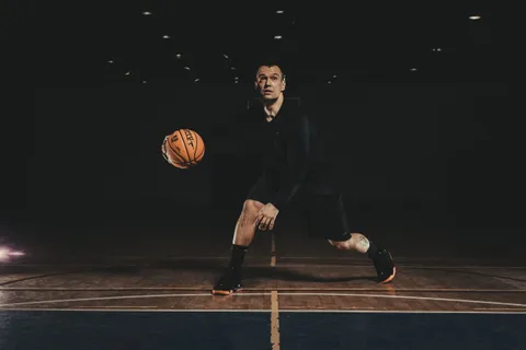 Kozłowanie z piłką lekarską Basket Bullet