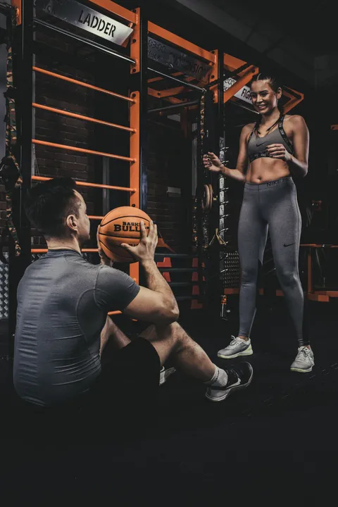 Trening w parze z piłką lekarską Basket Bullet