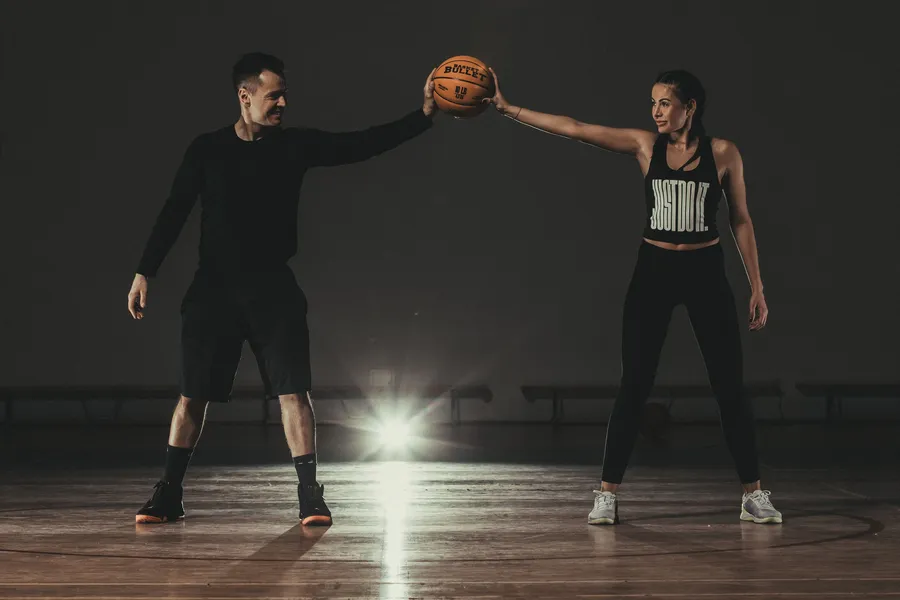 Game situation with a Basket Bullet medicine ball