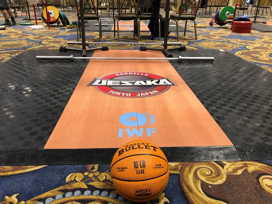 Weightlifting session with a Basket Bullet medicine ball